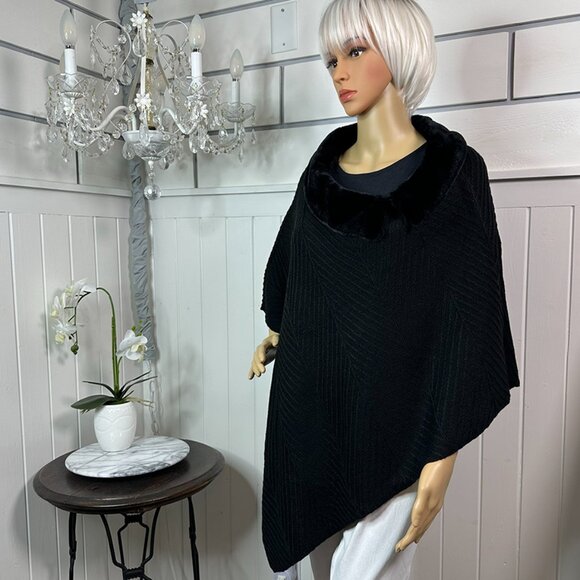 So Classy Black Sweater Poncho with Faux Fur Collar Borderline bourgeois!   L/XL - Picture 7 of 9